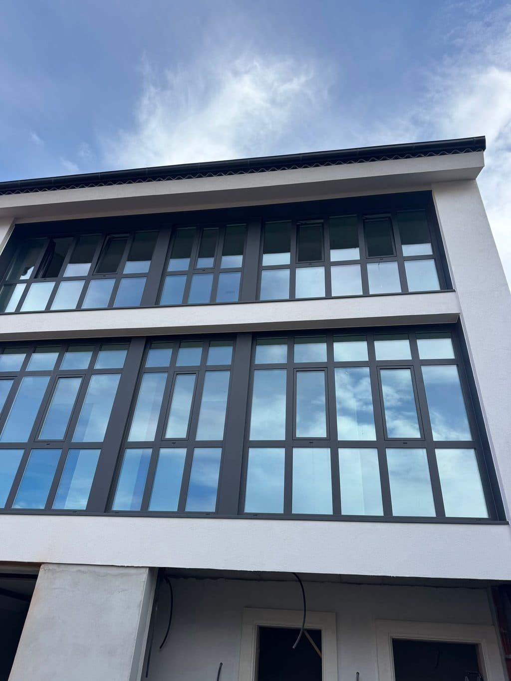 Ventana practicable de aluminio en Vilanova de Arousa
