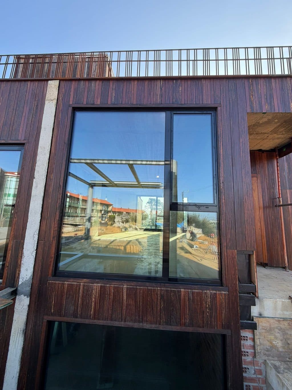 Ventana de aluminio Cortizo a medida en Vilanova de Arousa